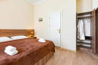 Отель Villa Tiflisi Тбилиси Двухместный номер с 1 кроватью и собственной ванной комнатой-3