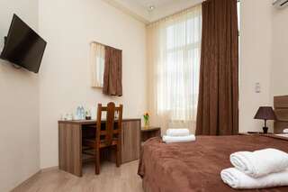 Отель Villa Tiflisi Тбилиси Двухместный номер с 1 кроватью и собственной ванной комнатой-4