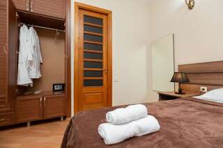 Отель Villa Tiflisi Тбилиси Двухместный номер с 1 кроватью или 2 отдельными кроватями и собственной ванной комнатой-2