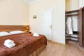 Отель Villa Tiflisi Тбилиси Двухместный номер с 1 кроватью и собственной ванной комнатой-6